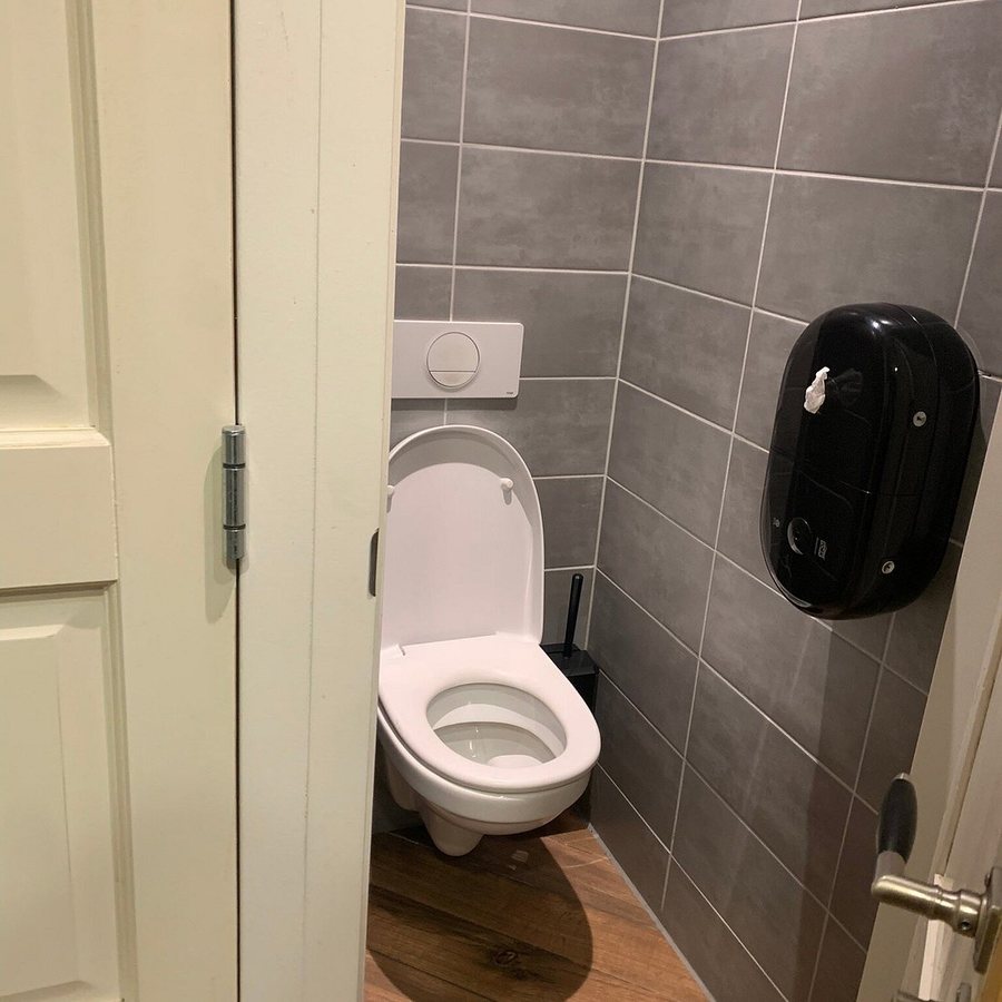 CityHub Amsterdam — Bathroom