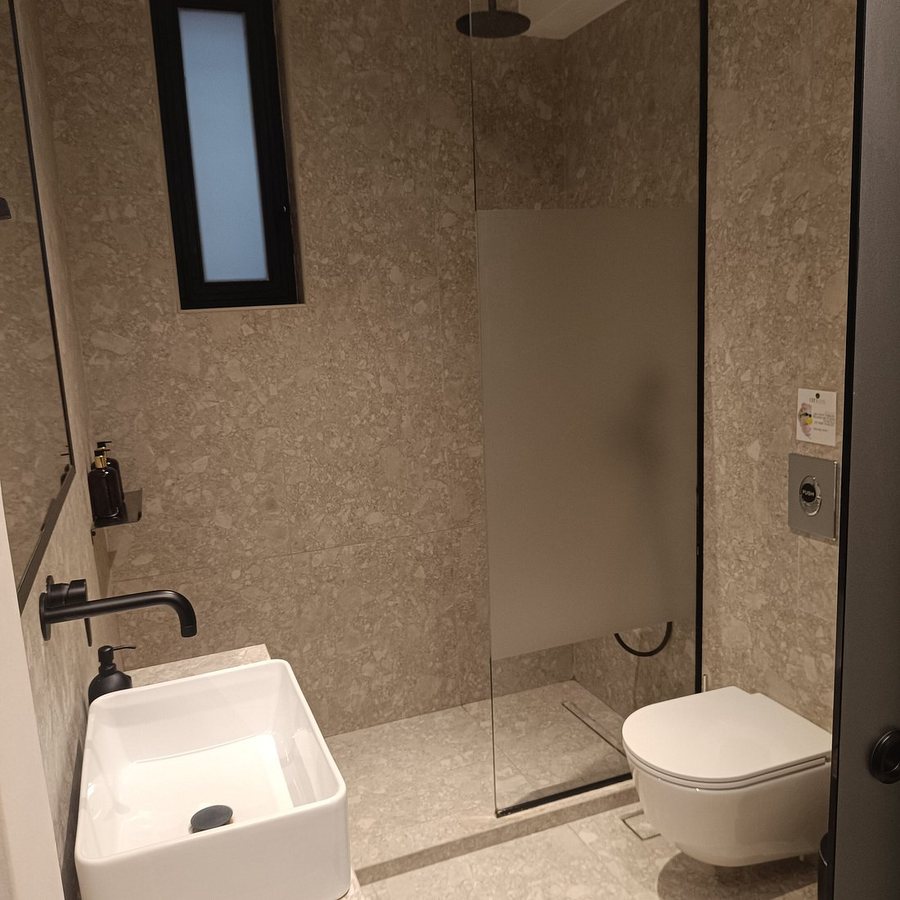 Cityzoe Athens Suites — Bathroom