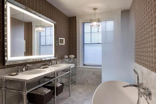 Claremont Resort Club — Bathroom