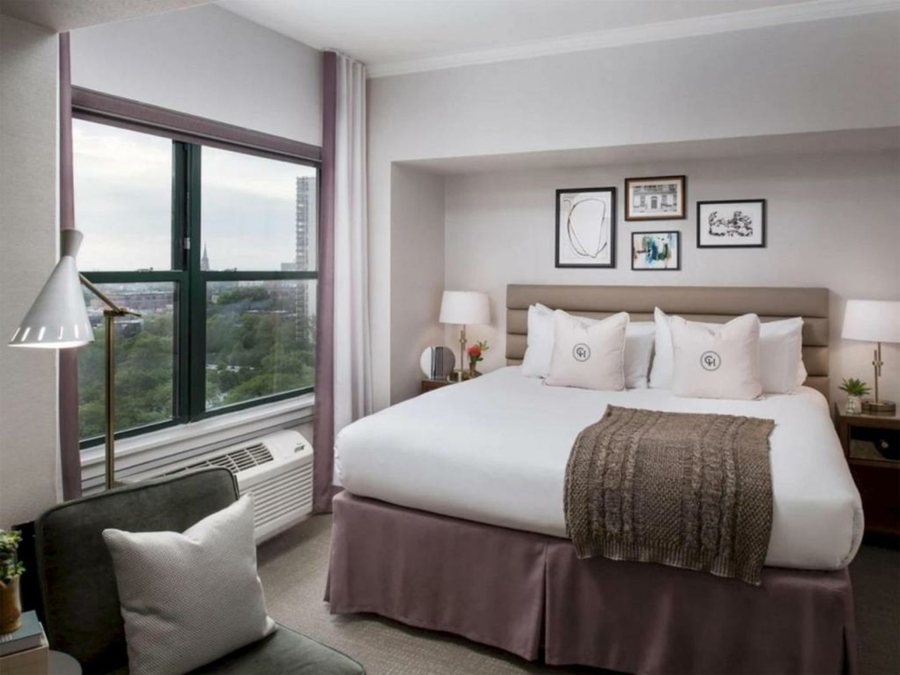 Claridge House Chicago Tapestry Collection by Hilton Chicago Illinois — Guest room