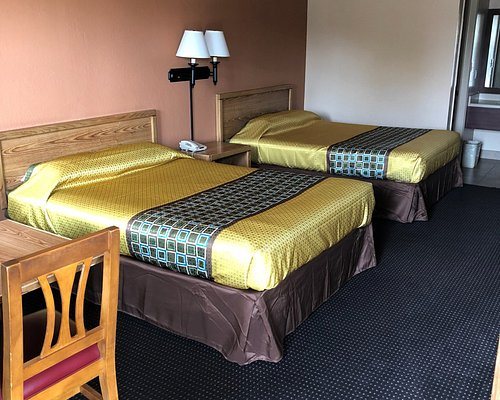 Claridge Inn — Guest room