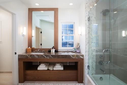 Clarion Collection Carmel By The Sea — Bathroom