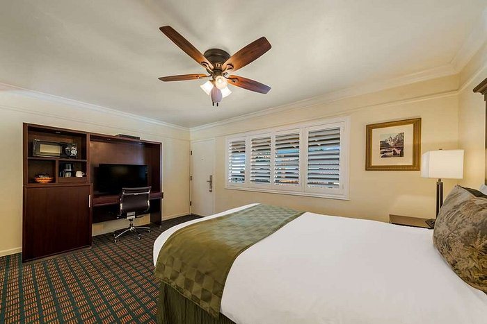 Clarion Collection Carmel By The Sea — Guest room