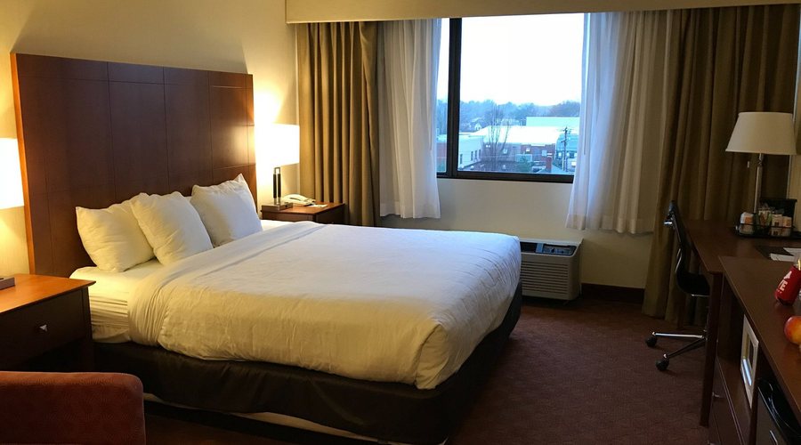 Clarion Hotel Airport — Guest room