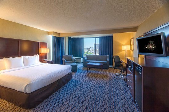 Clarion Hotel Anaheim Resort — Guest room