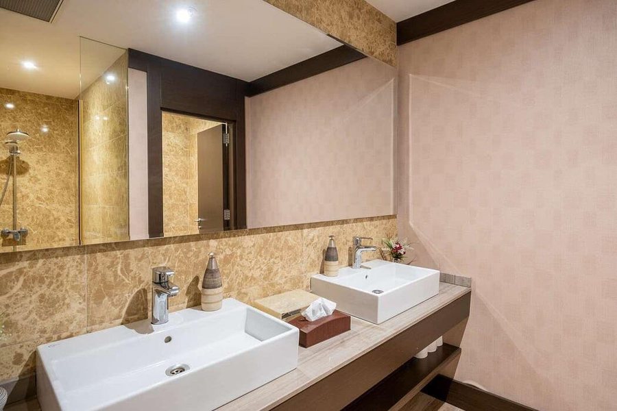 Clarion Hotel Istanbul Mahmutbey Istanbul — Bathroom