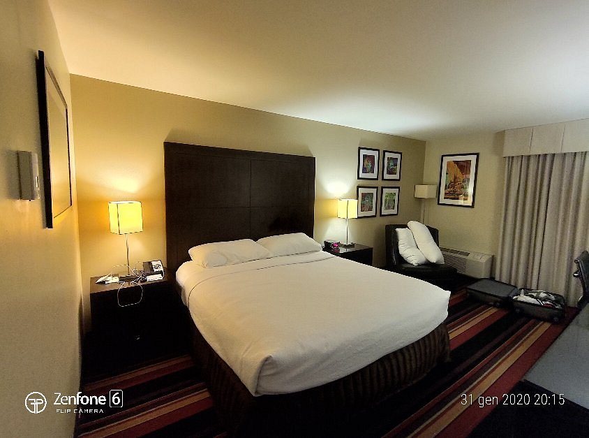 Clarion Hotel New Orleans Airport Conference Center — Guest room