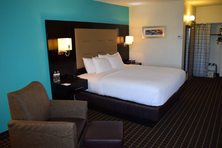 Clarion Hotel Rock Springs Green River — Guest room