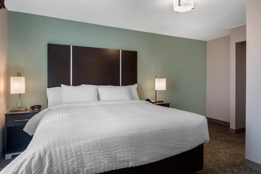 Clarion Inn Airport — Guest room