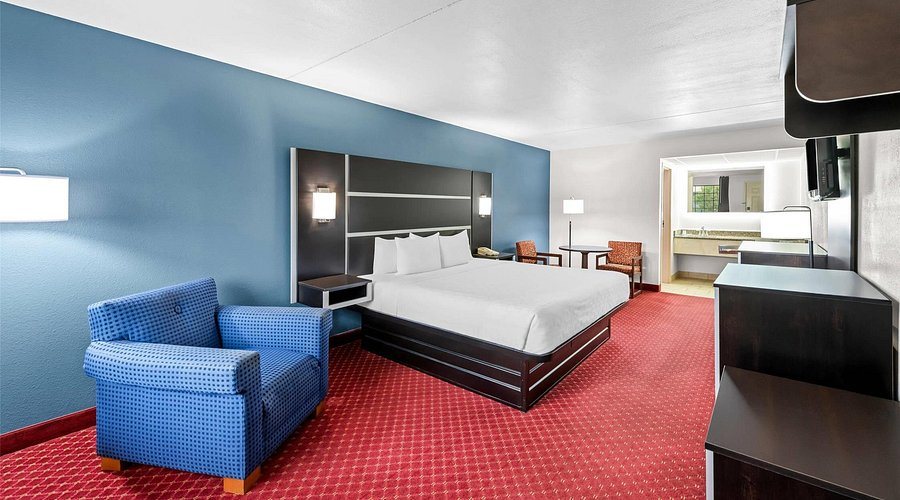 Clarion Inn Branson — Guest room