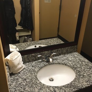 Clarion Inn Falls Church Arlington — Bathroom