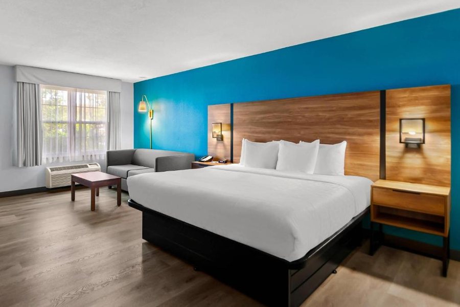 Clarion Inn Falls Church Arlington — Guest room