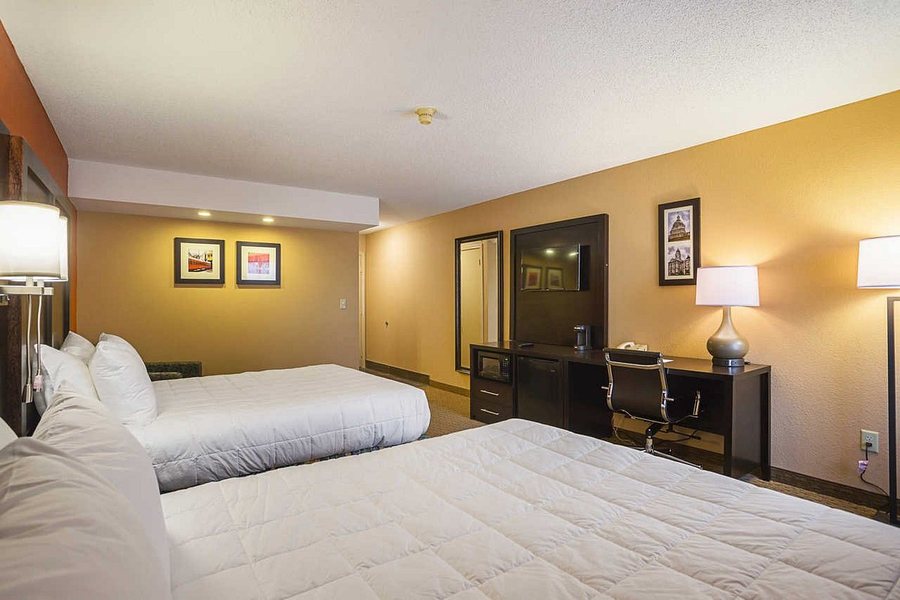 Clarion Inn — Guest room