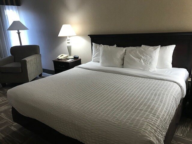 Clarion Inn Grand Junction Airport — Guest room