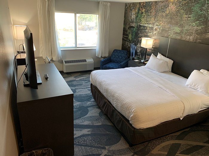 Clarion Inn near Wright Patterson Dayton — Guest room