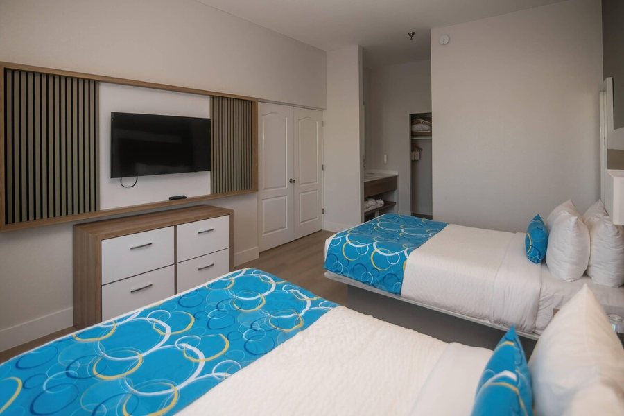 Clarion Inn Suites — Guest room