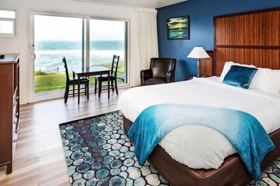 Clarion Inn Surfrider Resort — Guest room