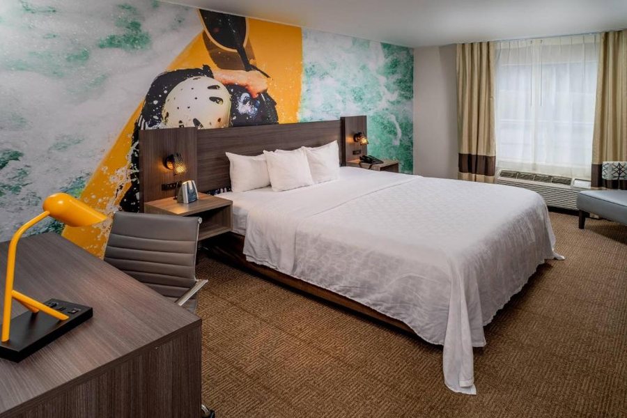 Clarion Pointe Beckley — Guest room
