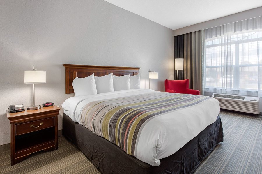 Clarion Pointe Fresno Near Yosemite — Guest room