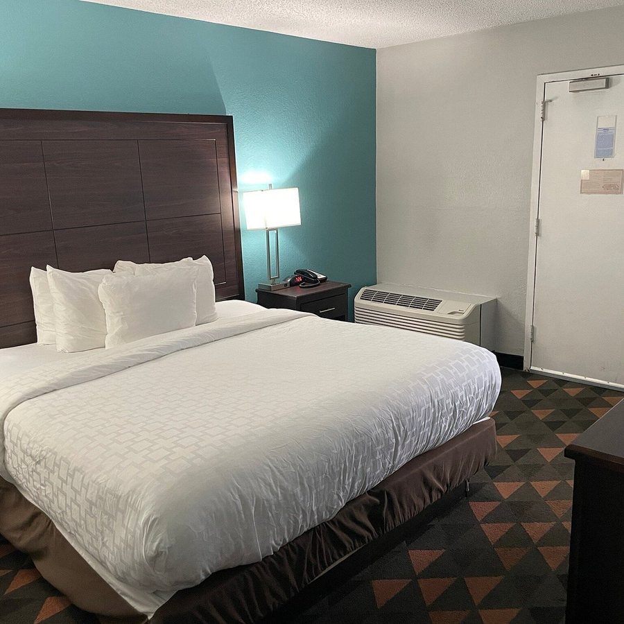 Clarion Pointe Indianapolis Airport — Guest room