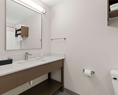 Clarion Pointe — Bathroom