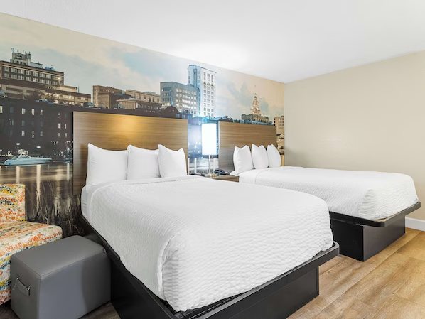 Clarion Pointe Savannah Gateway I 95 — Guest room