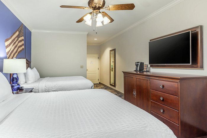 Clarion Pointe Sulphur Springs — Guest room