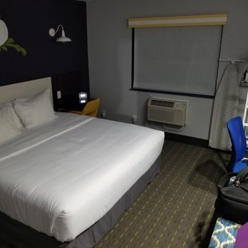 Clarion Pointe Tallahassee State Capitol — Guest room