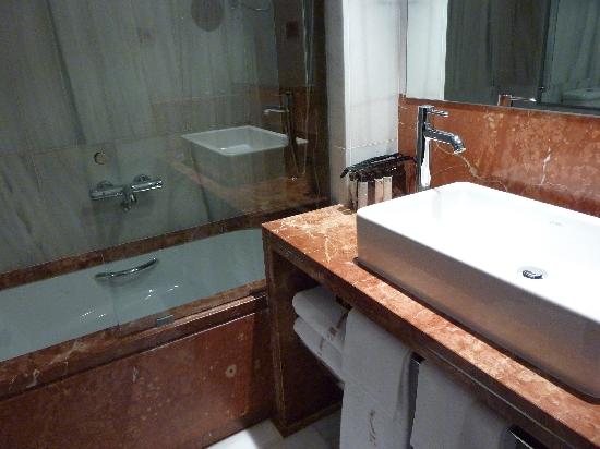 Claris Hotel Spa Barcelona Catalonia — Bathroom