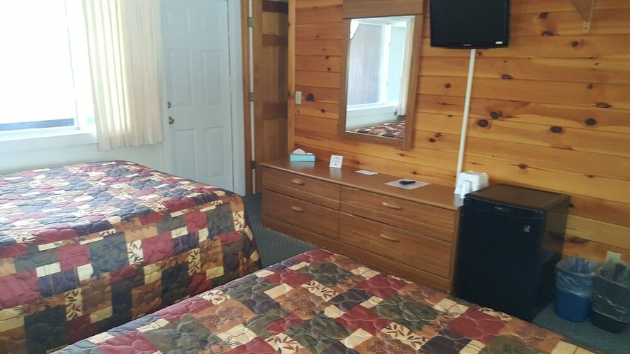 Clarks Beach Motel — Guest room