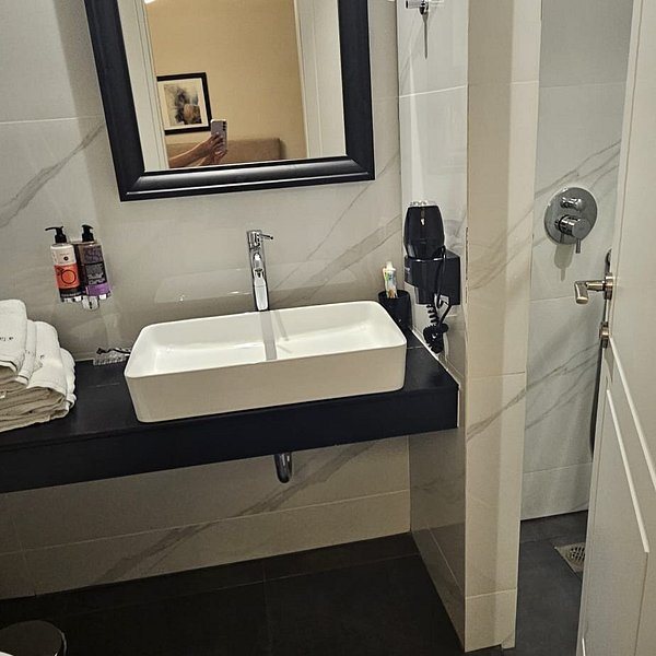 Classic Hotel by Athens Prime Hotels — Bathroom