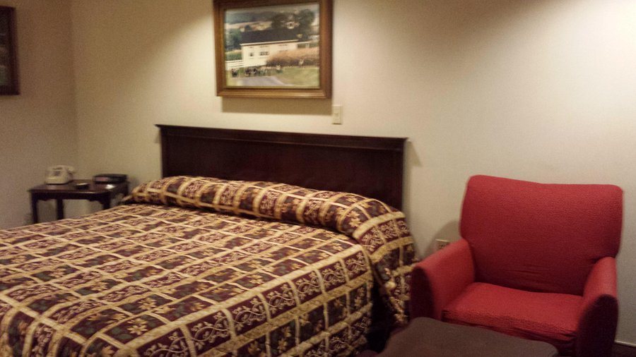 Classic Inn — Guest room