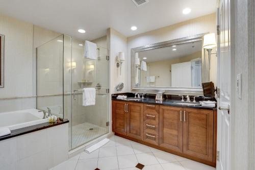 Classic Suite MGM Signature 25th FLR POOL VIEW — Bathroom