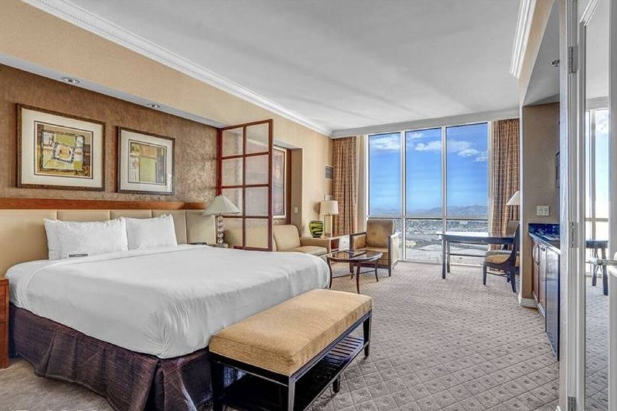 Classic Suite MGM Signature 25th FLR POOL VIEW — Guest room