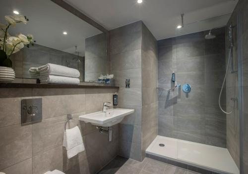 Clayton Hotel London Wall — Bathroom