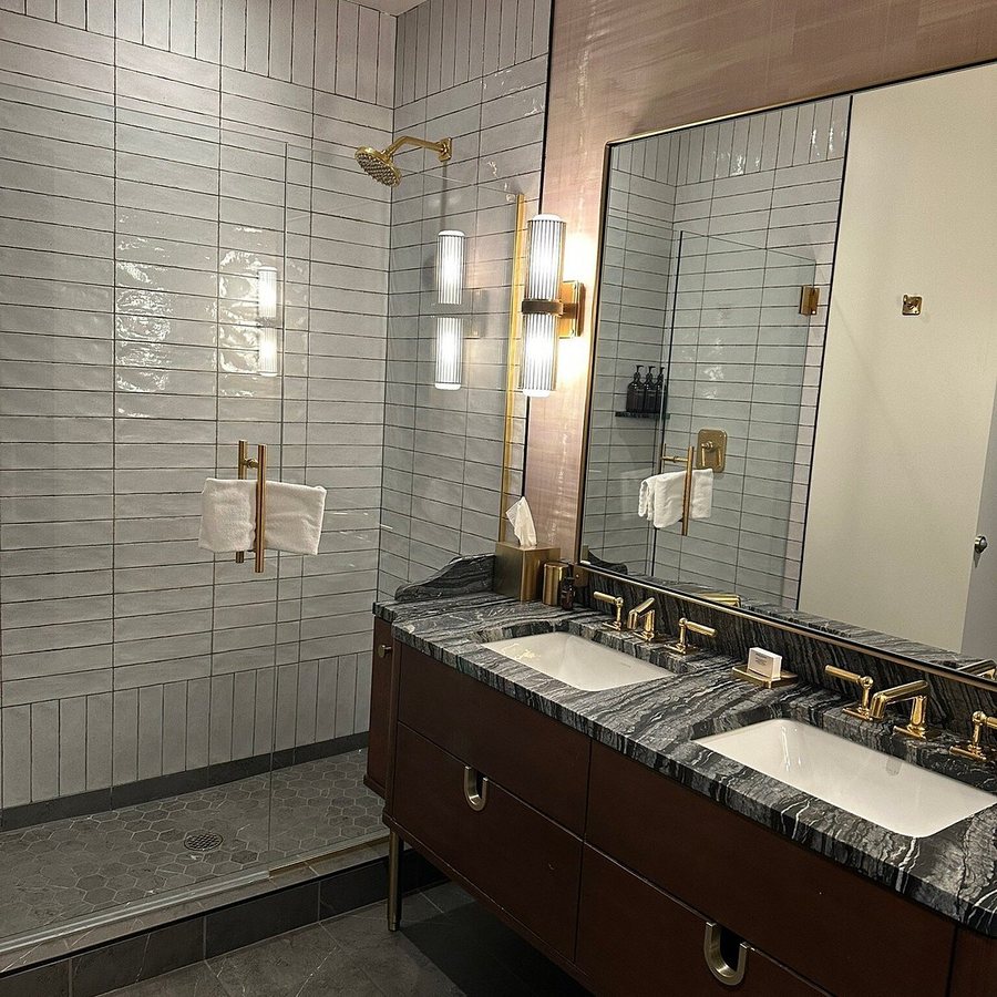 Clayton Hotel Members Club — Bathroom