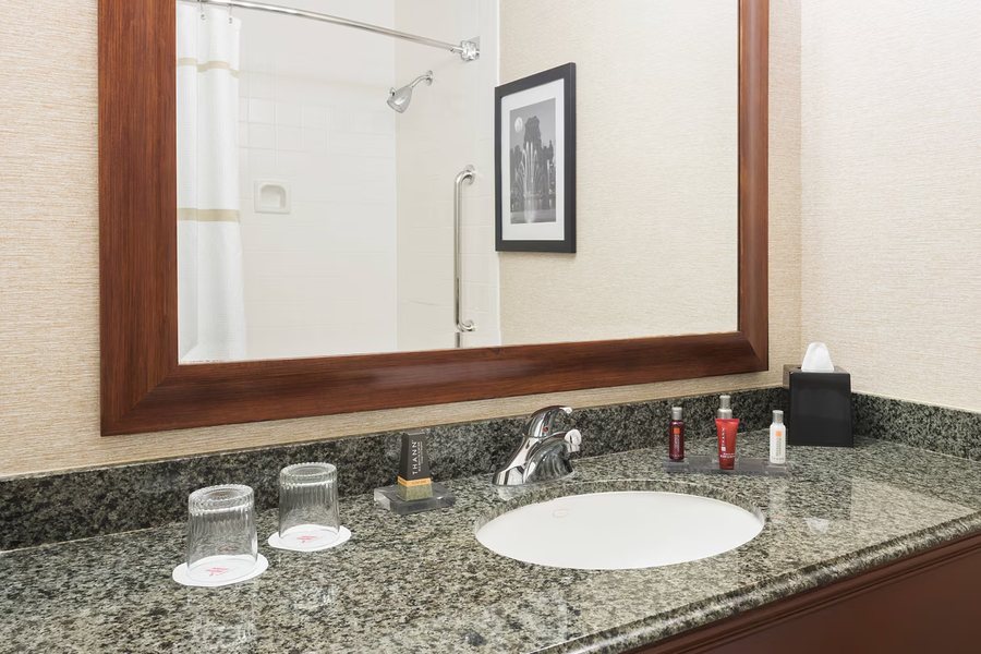 Clear River Inn — Bathroom