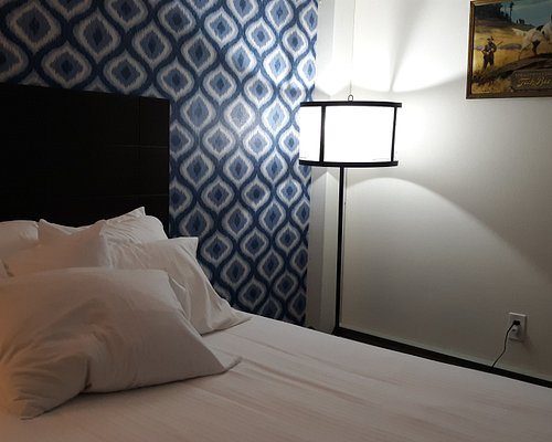 Clear River Inn — Guest room