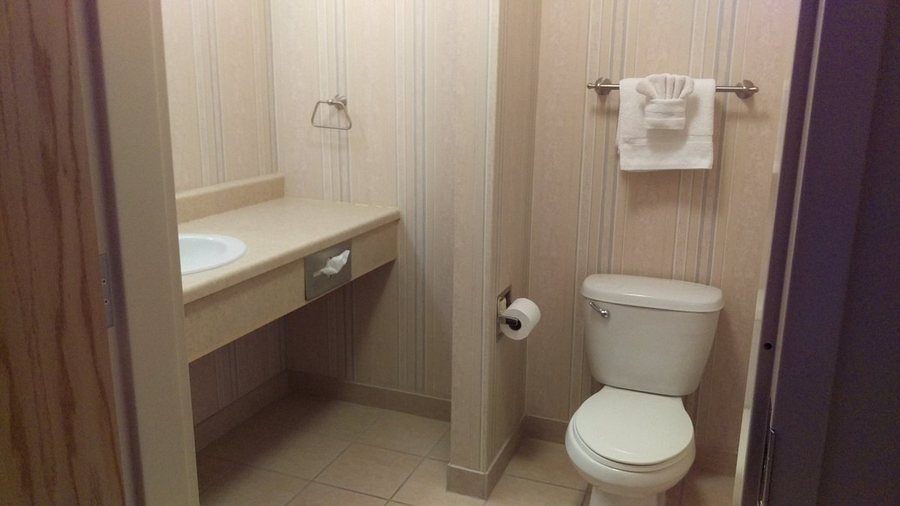 Clearwater River Casino Lodge — Bathroom