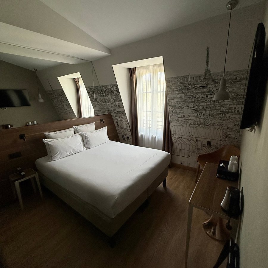 Cler Hotel — Guest room