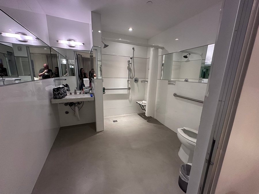 Clevelander South Beach Hotel Miami Beach Florida — Bathroom