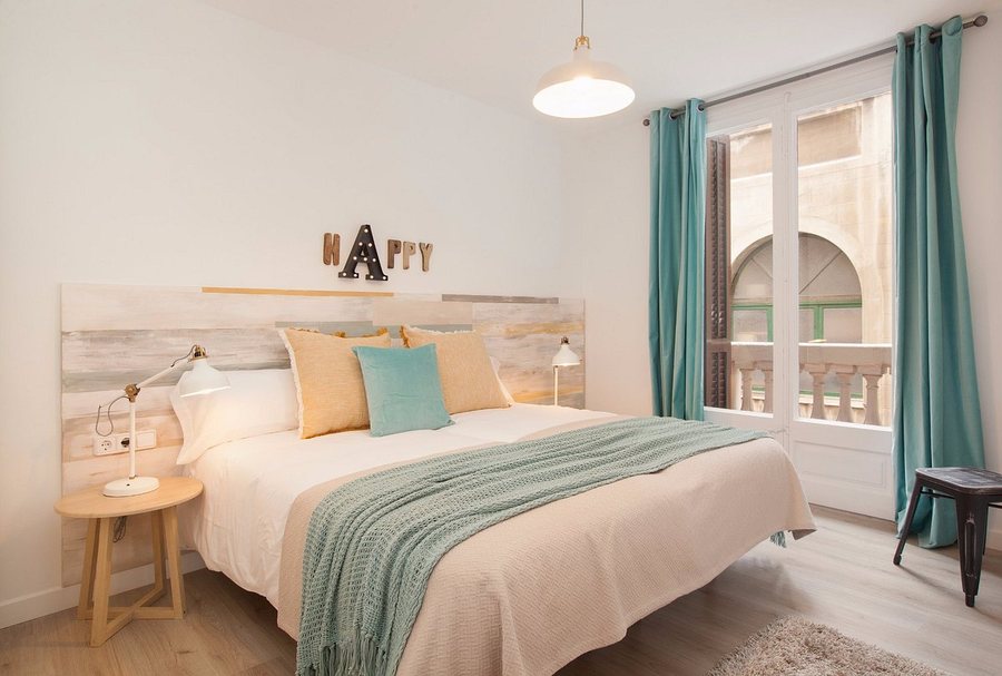 Click Flat Seneca Suites Barcelona Catalonia — Guest room