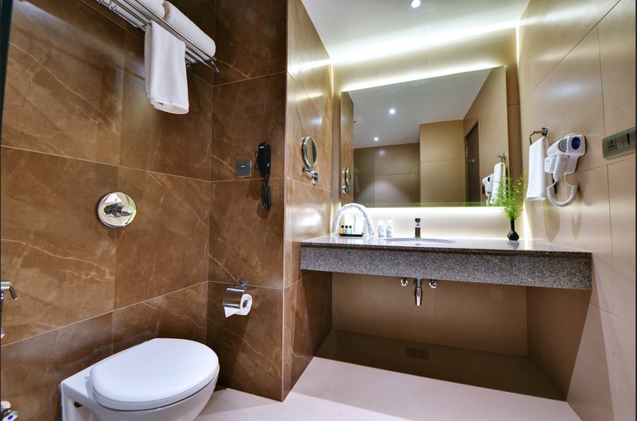 Click Hotel Biz Bangalore — Bathroom