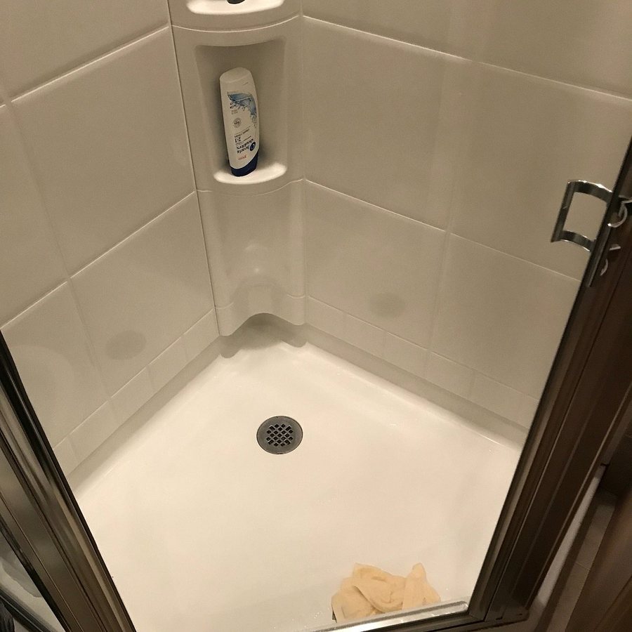 Cliffside Resort Condominiums — Bathroom