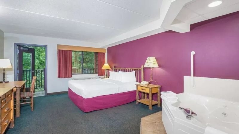 Cliffside Resort Suites — Guest room
