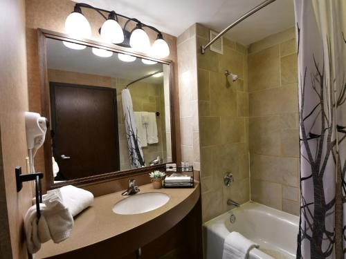 Clifty Inn — Bathroom
