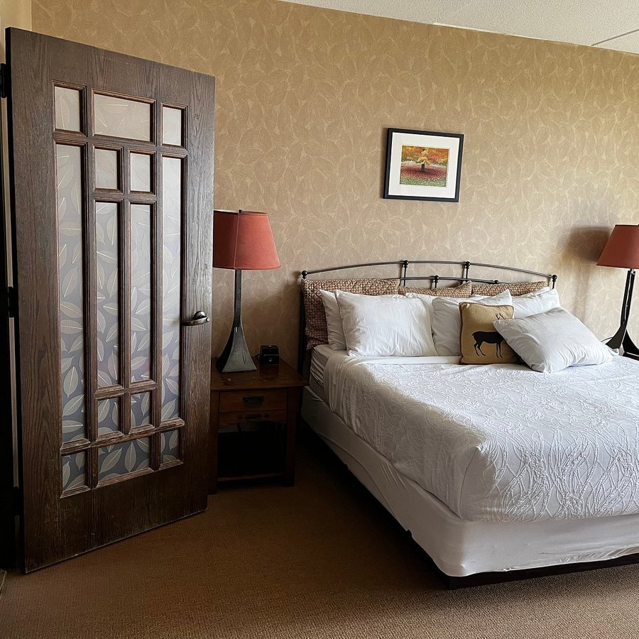 Clifty Inn — Guest room