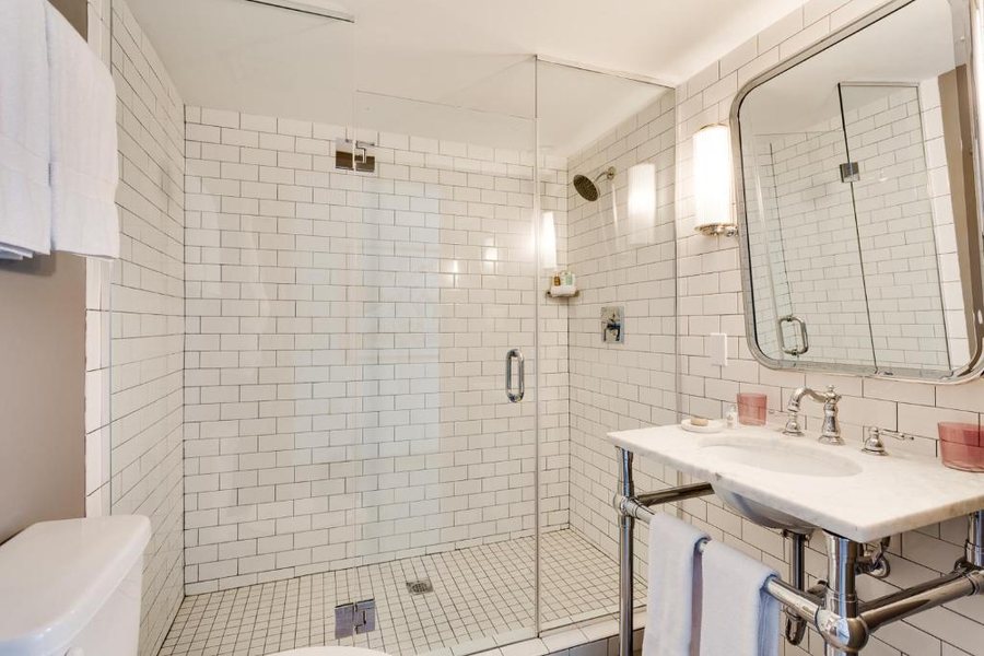 Clinton Hotel South Beach Miami Beach Florida — Bathroom