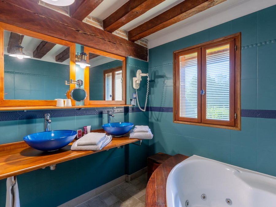 Clos de Mondetour — Bathroom