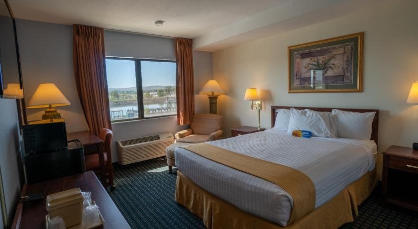Clover Island Inn Kennewick — Guest room